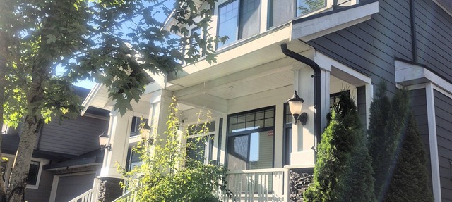 Cozy and Homey 2 BR Suite, 5 minutes to Highway 1 entrance.