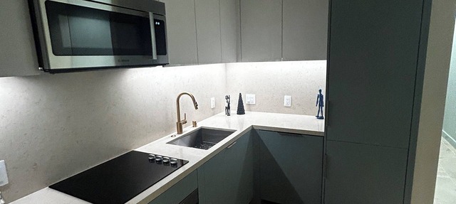 Cozy apartment in LA with WiFi, AC, fitness room sauna steam room sauna and pool