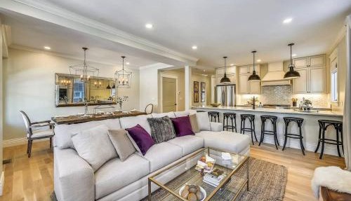 Cozy Boston Condo Near T