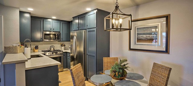 Cozy-Chic Condo: Walk to Beach & Park!