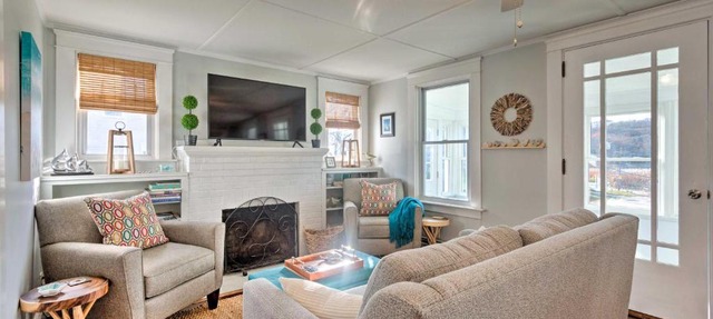 Cozy Coastal Cottage 5 Mi to Narragansett Beach!