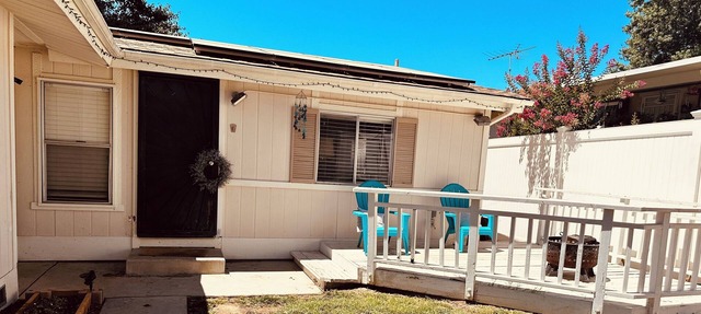 Cozy cottage located minutes from LA.