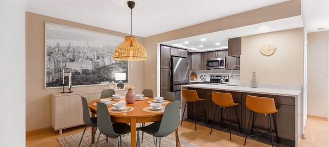 Cozy Downtown 2BD Bellevue Condo Free Parking
