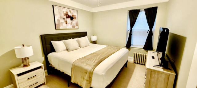 Cozy Extended Stay: King Bed/Fully Equipped/Train