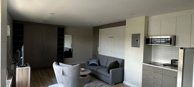 Cozy Modern Centretown Ottawa Studio Near U of O, Restaurants, and Amenities