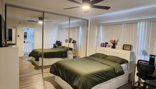 Cozy Private Room & Bath Central Location LA
