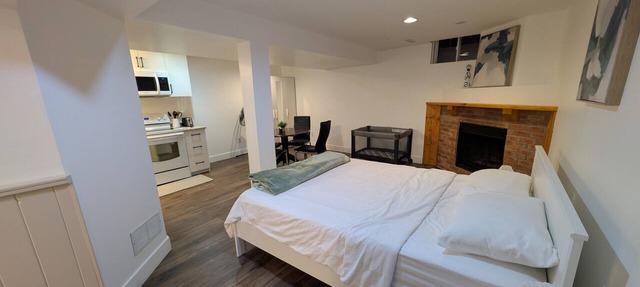 Cozy & Private Suite w/Private Entrance & Parking