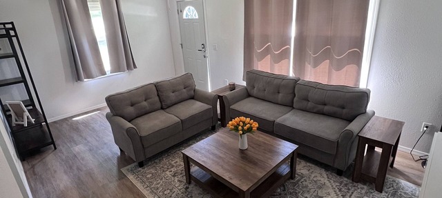 Cozy remodeled duplex, unit #A. 2bed/1bath unit with high speed Wifi.