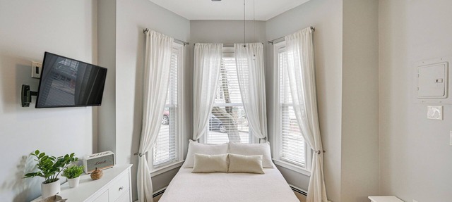 Cozy Somerville Studio: 2 Mi to Boston, Walk to T!