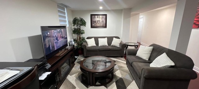 Cozy Two-Bedroom Luxury Suite near Toronto Airport