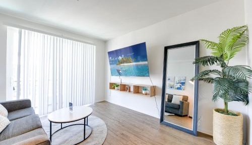 Cozy Unit Conveniently Located Pool View