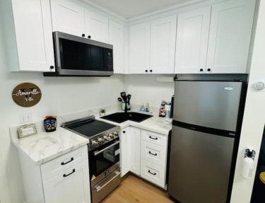 Cozy Villa with Spa, Fireplace, Kitchen, Yard, BBQ