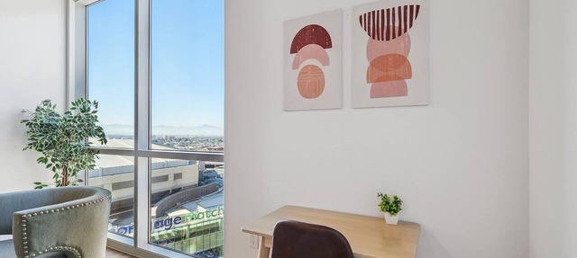 Cozysuites Adeline 1BR - valet parking, gym, pool!