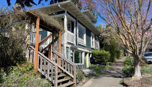 Craftsman Home Near Light Rail