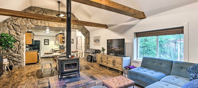 Creekside Morrison Cabin ~ 9 Mi to Red Rocks Park!