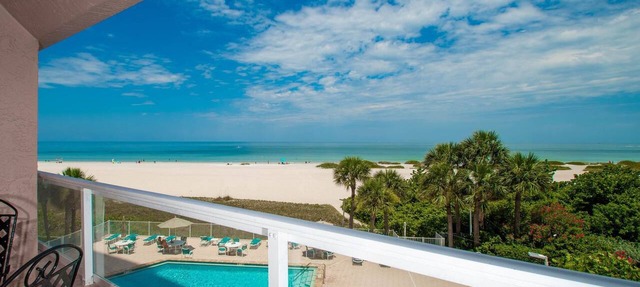 Crescent Beach Club 3B Beachfront Views of the Gulf