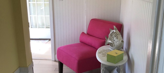 Crisp, clean beach house - Across from beach-free linens.