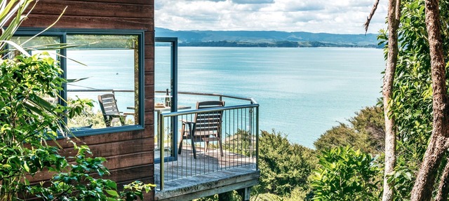 CrossTrees Chalet - Seaview - Waiheke Holiday Unit