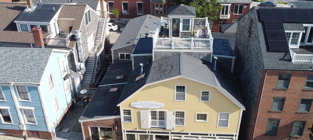 Crows Nest. Downtown New Bedford Historic District. HARBOR VIEWS!