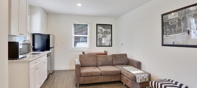 Cute Studio 7blocks from French Q steps to Jazz venues, free gated parking included