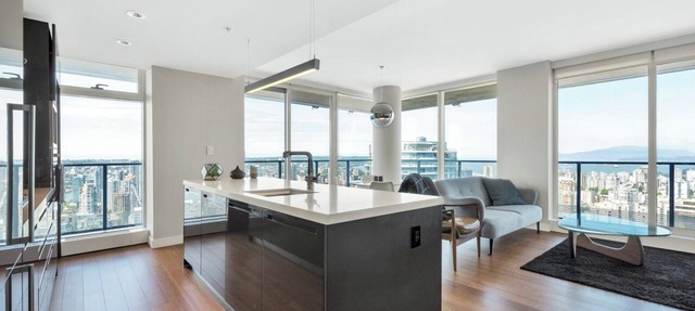 D42 - Amazing, Exceptional Corner Unit At Telus Garden
