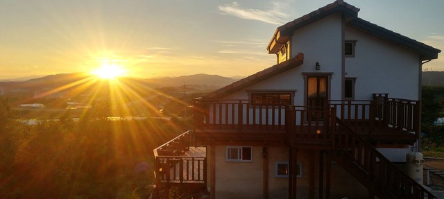Daegwallyeong Solbawee Log-Housing Pension