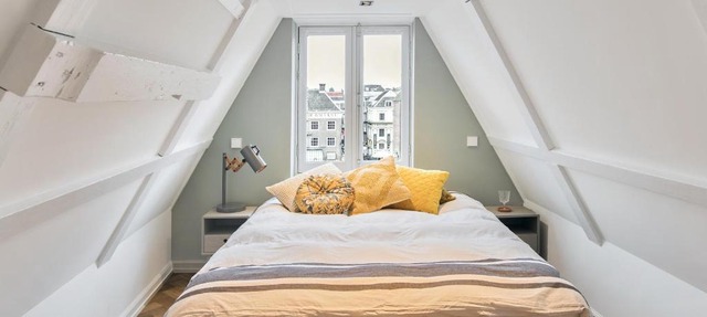 Damrak Short Stay Amsterdam