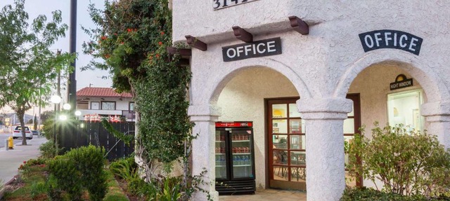 Days Inn by Wyndham Castaic Six Flags Magic Mountain