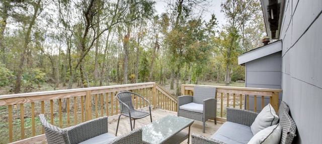 Deck, Yard & Outdoor Dining: Destrehan Getaway!