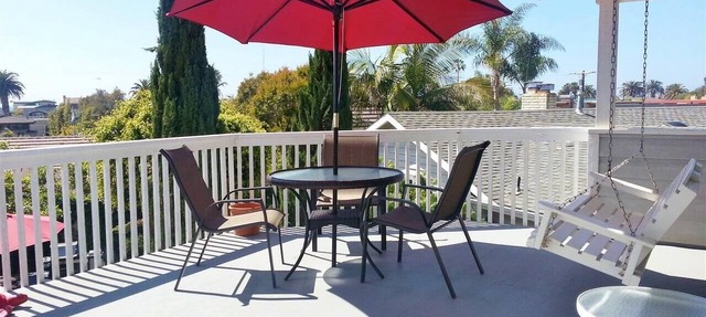DEL MAR BEACH Guest HOUSE! 2 flat blocks to SANDY BEACH
