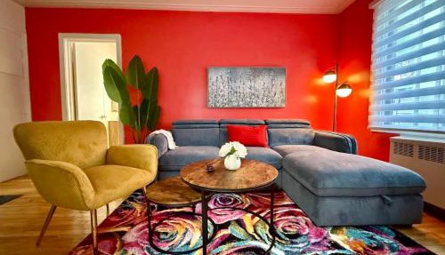 Delightful Style & Comfort in Montreal! Sleep 4!