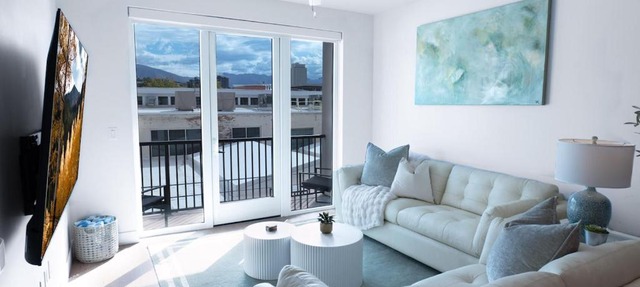 Deluxe 1BR 1BA Stunning Amenities-Pool, Htub, Gym