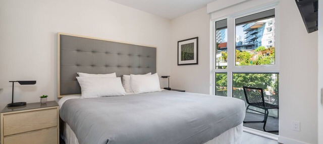 Deluxe One Bedroom Apartment in Trendy Yaletown