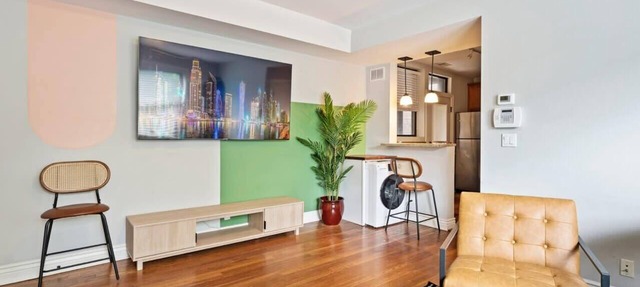 Designer Apartment 10 Min Walk to Wrigley!