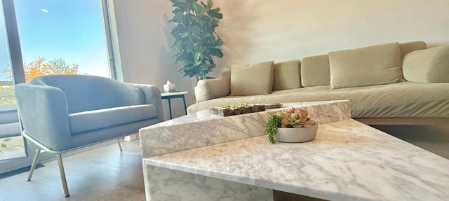 Designer Silver Lake Stylish One Bedroom with Parking