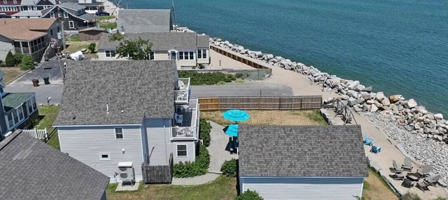 Direct Oceanfront/Beachfront Home in Saco, ME. Family Retreat sleeps 19