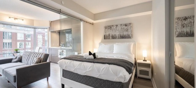 Discounted Elegant Yorkville Suite