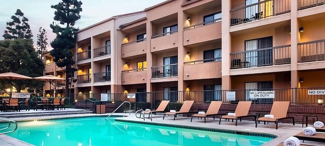 Discover Los Angeles Beauty! Free Airport Shuttle, Seasonal Pool, Pets Allowed!