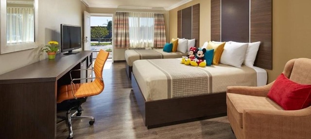 Disney Trip – Walk to Downtown Disney, Theme Parks & Top Attractions!