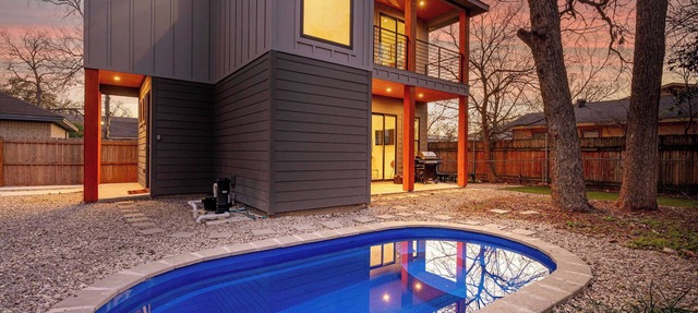 Downtown ATX - Unit B | Retreat | Pool