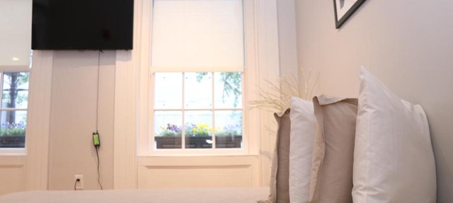 Downtown Beacon Hill, Convenient, Comfy Studio #1