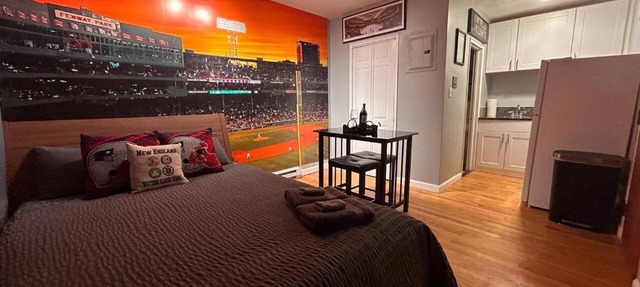Downtown Boston Common Studio Theater District Chinatown Smart HDTV TD Garden Bruins Celtics Patriots