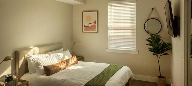 Downtown, contemporary, 2 bedroom, Roof Terrace! 3A