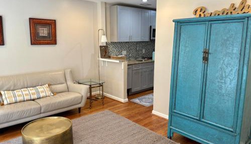 Downtown House Free On-site Parking A