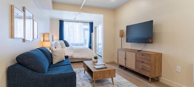 DownTown King Suite with Balcony