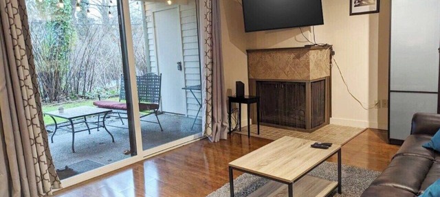 Downtown Kirkland Condo! Newly Renovated with Patio
