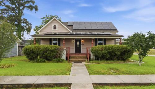 Downtown Lafayette 4BR Home with Parking