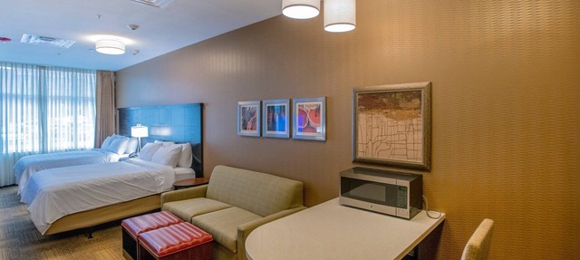 Downtown Studio! Pool, Hot Tub, Free Breakfast Buffet