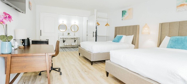 DQQ - Deluxe Double Room, 2 Queen Beds, Non Smoking