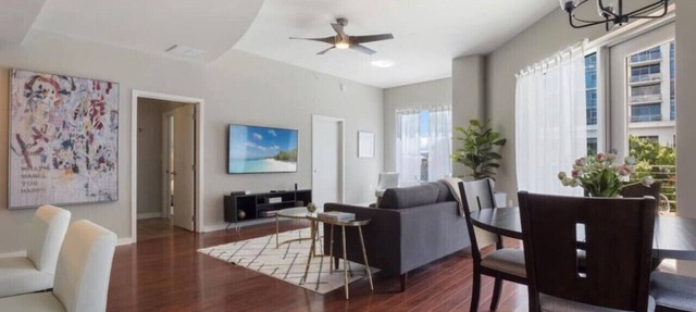 DT Beautiful 1000 sq ft 1 BDRM